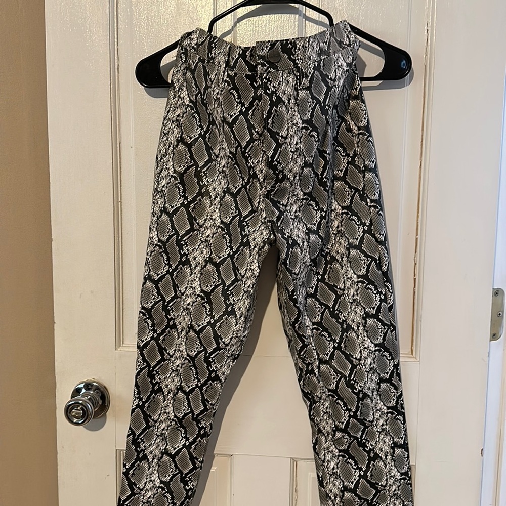 KENDALL AND KYLIE SUPER STRECH PANTS